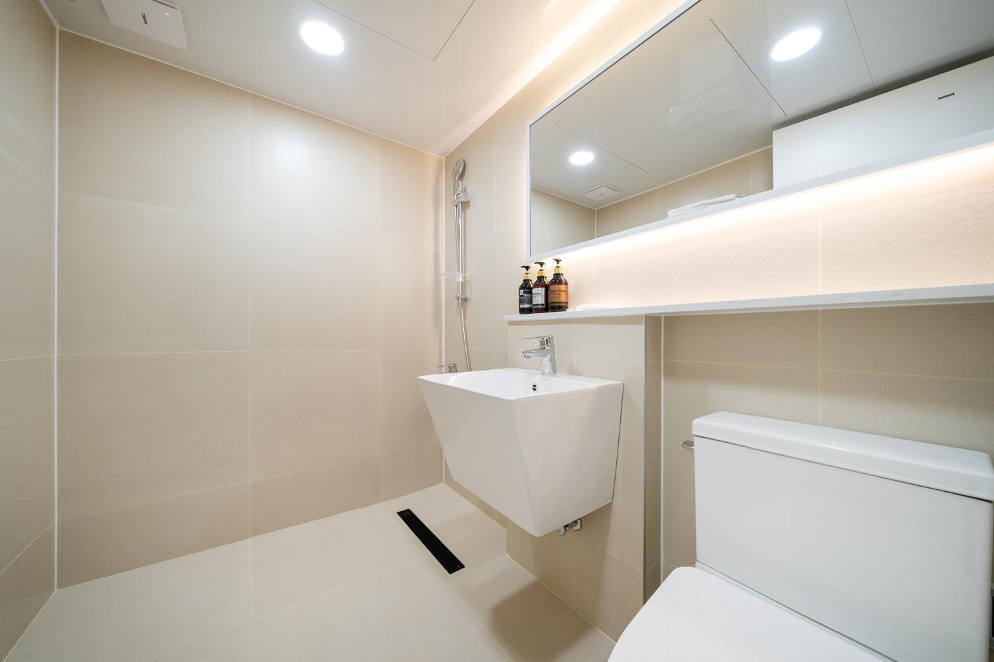 Mono Hotel Suwon Exterior photo