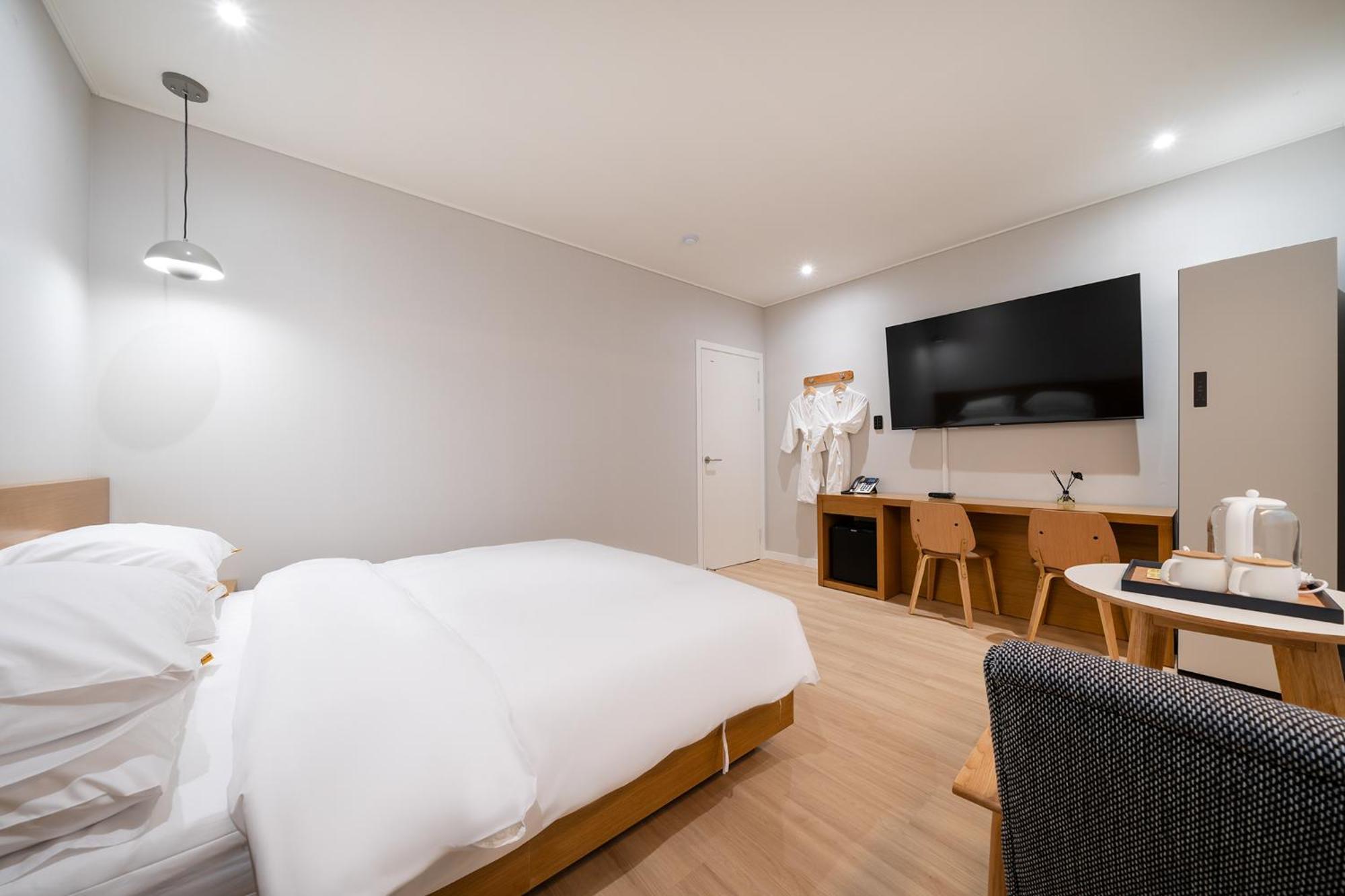 Mono Hotel Suwon Exterior photo